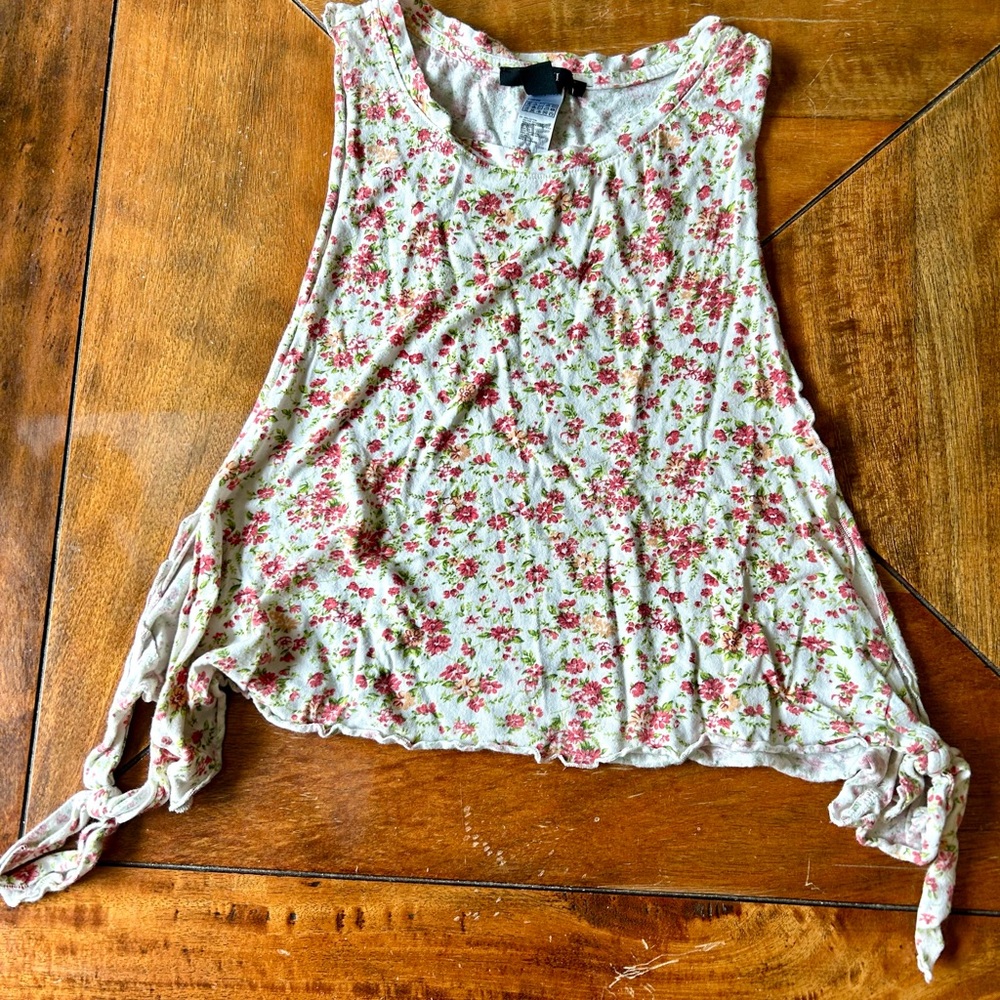 Forever 21 White and Red With Open Sides and Side Ties Tank Top